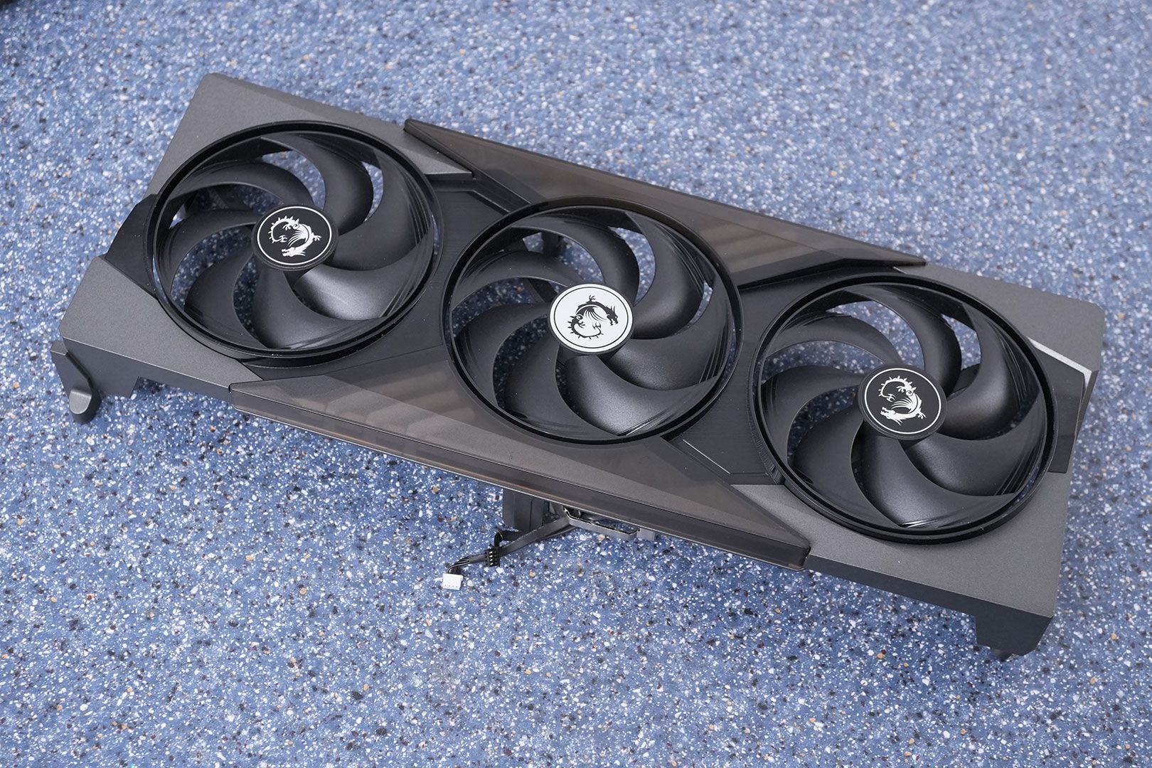 Surface de contact du cooler RTX 5070 Ti avec le GPU