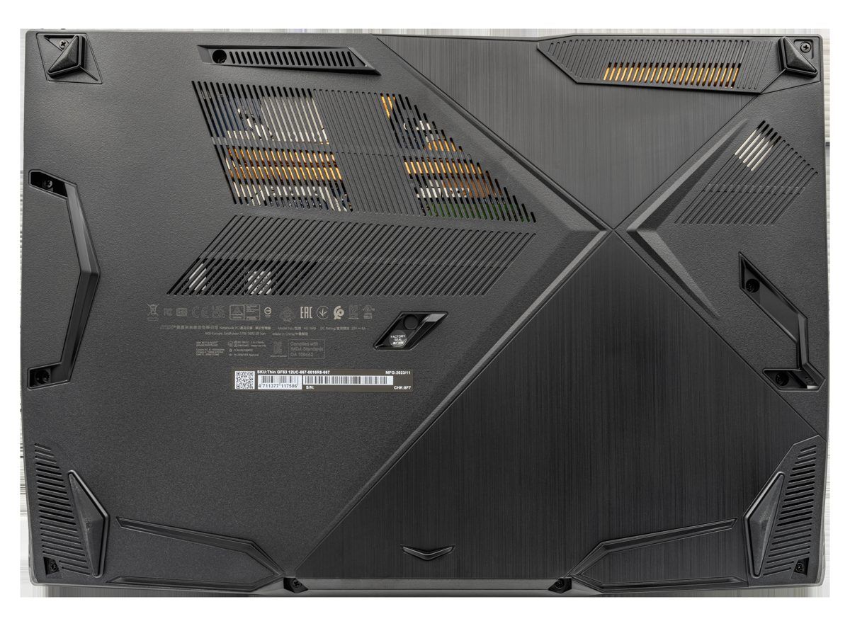 Dessous d’un PC portable gamer avec ses grilles d’aspiration d’air pour le refroidissement