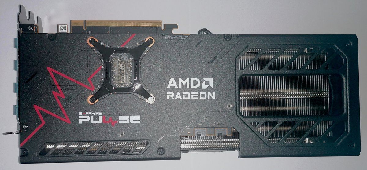 Backplate d une Sapphire Pulse Radeon RX 9070 XT