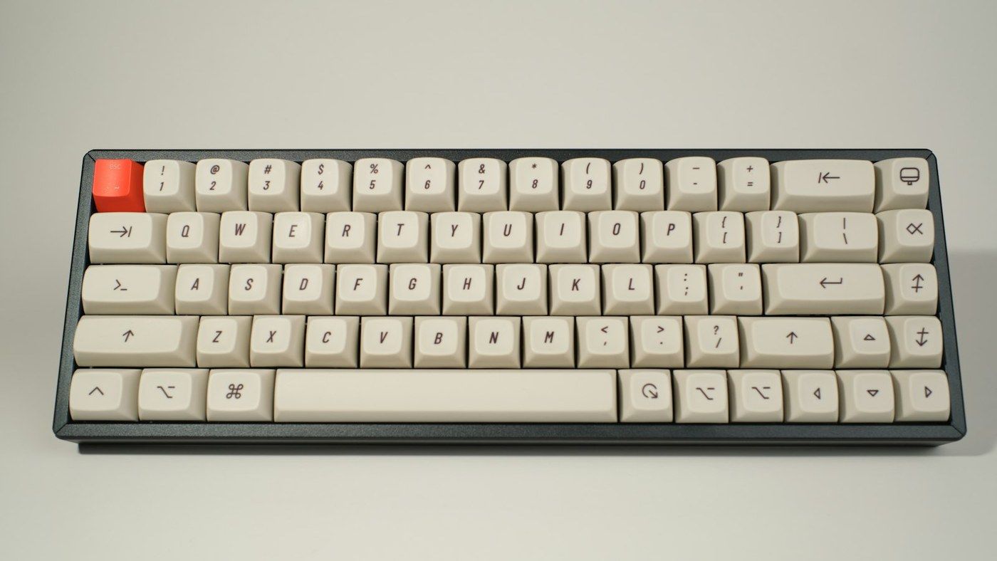 Clavier mécanique compact format 75% — photo réelle